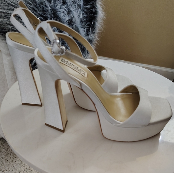 🆕⭐ Badgley Mischka Soft White Platform Sandal Heels - Picture 8 of 16